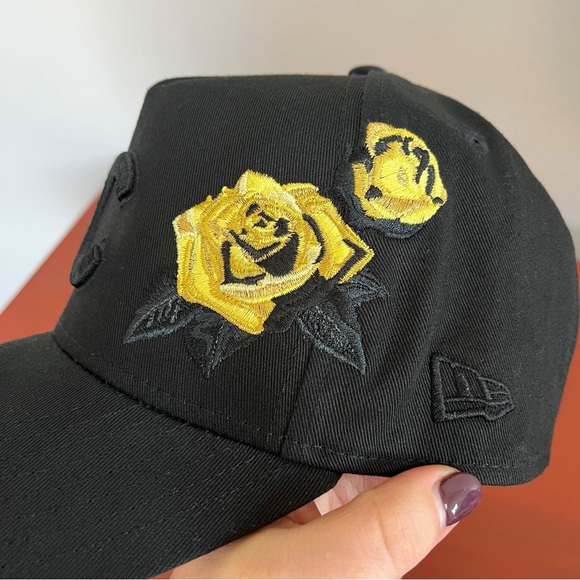New Era Chicago Cubs Gold Rose 9FOURTY Hat Black - Picture 3 of 9